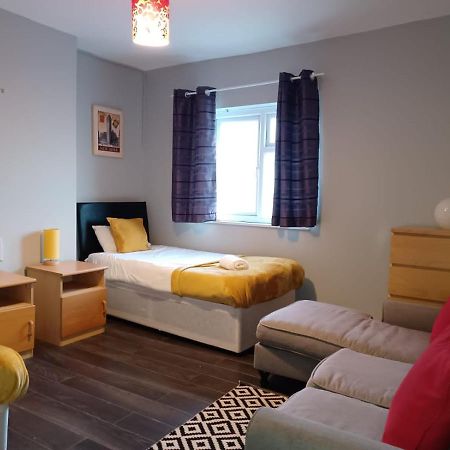 Pearson House - Huku Kwetu 3 Bedroom End Of Terrance House - Family And Business Group Self Catering Accommodation -Huku Kwetu Νότιγχαμ Εξωτερικό φωτογραφία