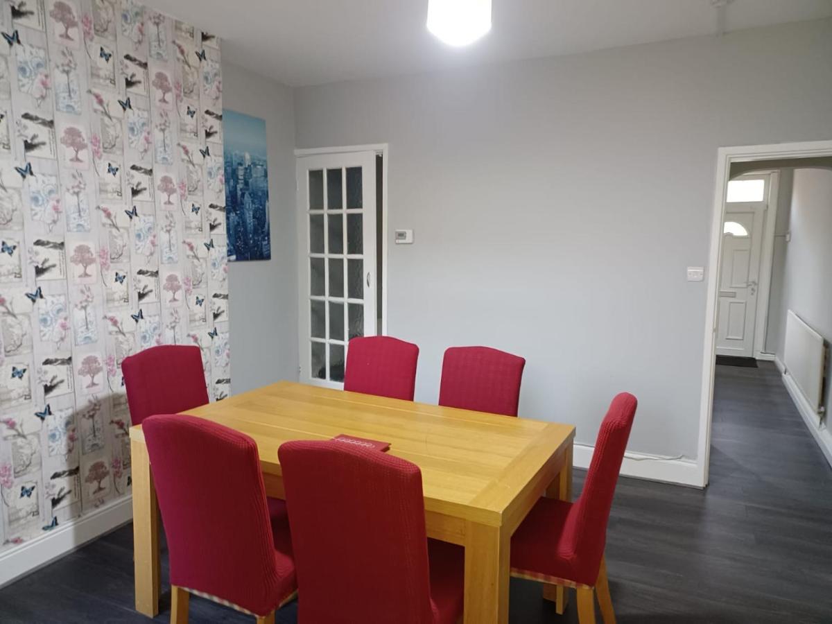 Pearson House - Huku Kwetu 3 Bedroom End Of Terrance House - Family And Business Group Self Catering Accommodation -Huku Kwetu Νότιγχαμ Εξωτερικό φωτογραφία
